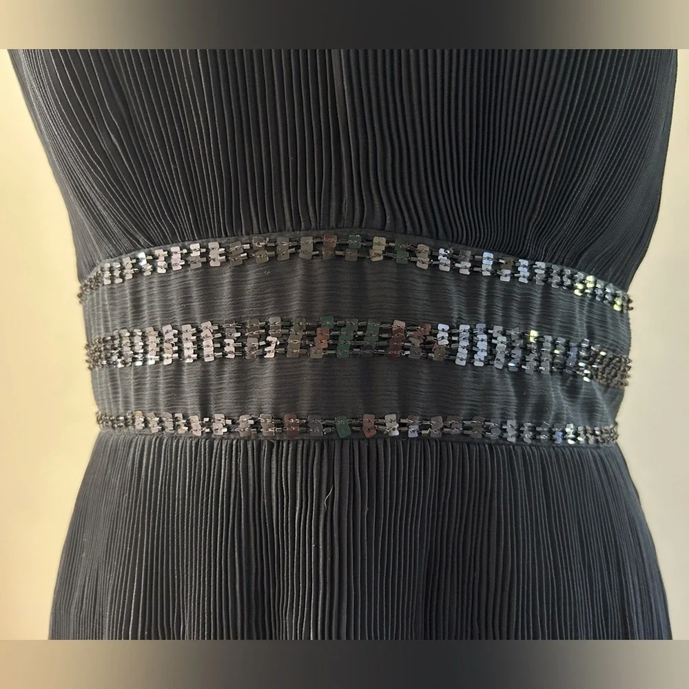 😍BEAUTIFUL Black V-Neck Dress - Picture 4 of 5